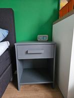 Nachtkastje Woood grijs, Huis en Inrichting, Slaapkamer | Nachtkastjes, Ophalen, Gebruikt, Minder dan 45 cm