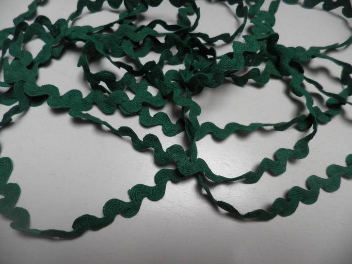 Zolderopruiming--15 mtr x 1 cm--mooi groen zigzagband, Hobby en Vrije tijd, Naaien en Fournituren, Nieuw, Lint, Band of Elastiek