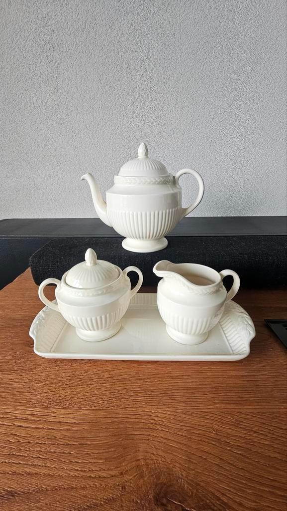 Wedgwood Edme Theepot roomstel op plateu/ roomstelblaadje, Huis en Inrichting, Keuken | Servies, Zo goed als nieuw, Overige typen