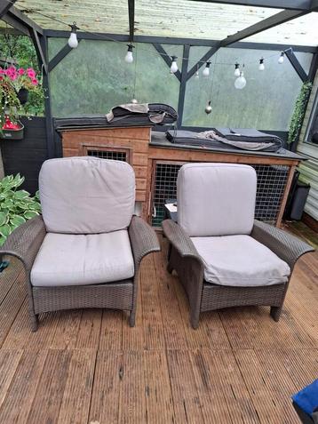 2 loungestoelen  beschikbaar voor biedingen