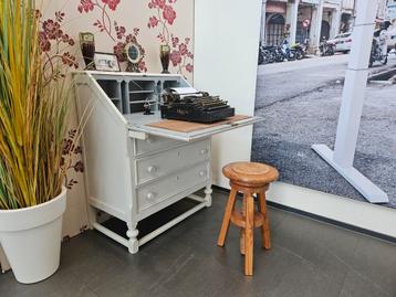 Oud Bureau met Opklapblad beschikbaar voor biedingen