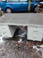 Stalen bureau, Ophalen