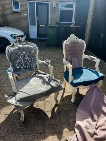 Stoelen. beschikbaar voor biedingen