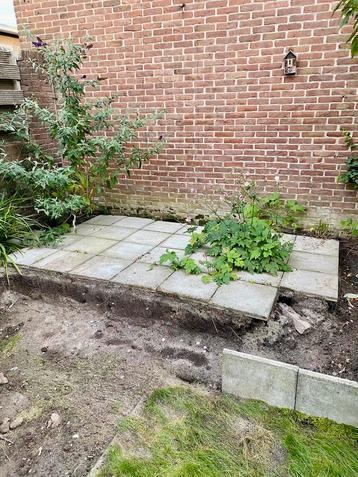 GRATIS tegels 40x40 + zand (mag apart) beschikbaar voor biedingen