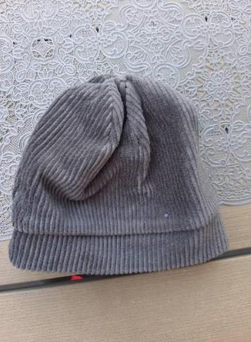 NIEUW ribbel mutsje Mt 0-6 mnd beschikbaar voor biedingen