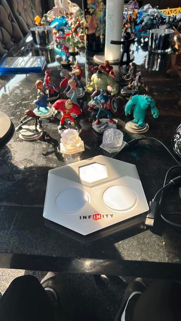Disney Infinity Set - 12 Figuren + Speelbord beschikbaar voor biedingen