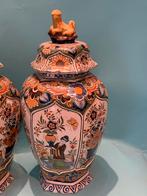 Antiek Makkum Tichelaar Chinoiserie Vazen met Deksel, Ophalen of Verzenden
