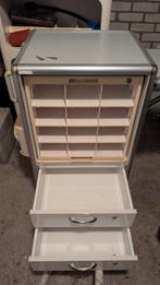 KRZ Medical Medicijnkast / Materiaalkast, Ophalen, Metaal, Gebruikt, 100 tot 150 cm