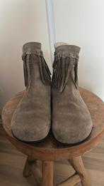 Helvesko beige suède laarsjes maat 38 (ger. voor Geetje), Kleding | Dames, Schoenen, Ophalen of Verzenden, Zo goed als nieuw, Beige