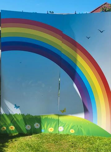 Grote regenboog wanddecoratie beschikbaar voor biedingen