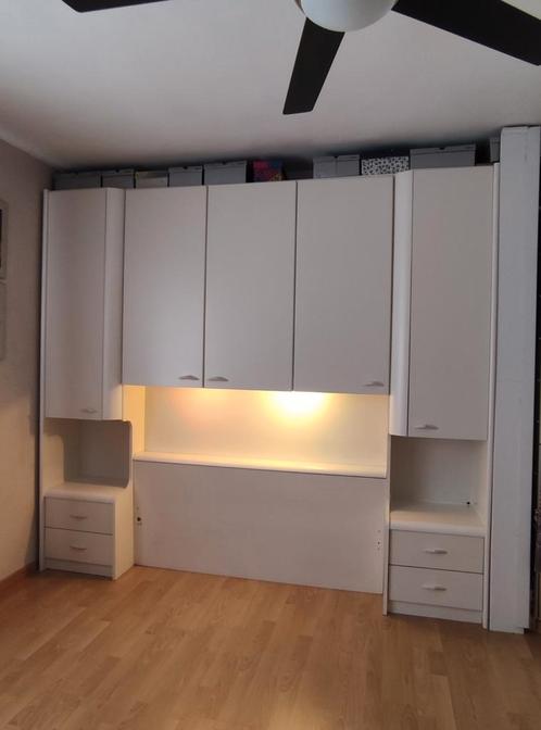 Hoge kastenwand incl. bedombouw / slaapkamer
kast wit., Huis en Inrichting, Slaapkamer | Complete slaapkamers, Gebruikt, Tweepersoons