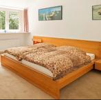 Tweepersoonsbed met matrassen en nachtkastjes - Gratis, Huis en Inrichting, Ophalen, Gebruikt, Bruin, Tweepersoons