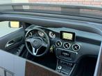 Mercedes A-klasse 200 157PK Urban|Pano|AppleCarplay|Leder|Na, Auto's, Voorwielaandrijving, Zwart, Bedrijf, Handgeschakeld