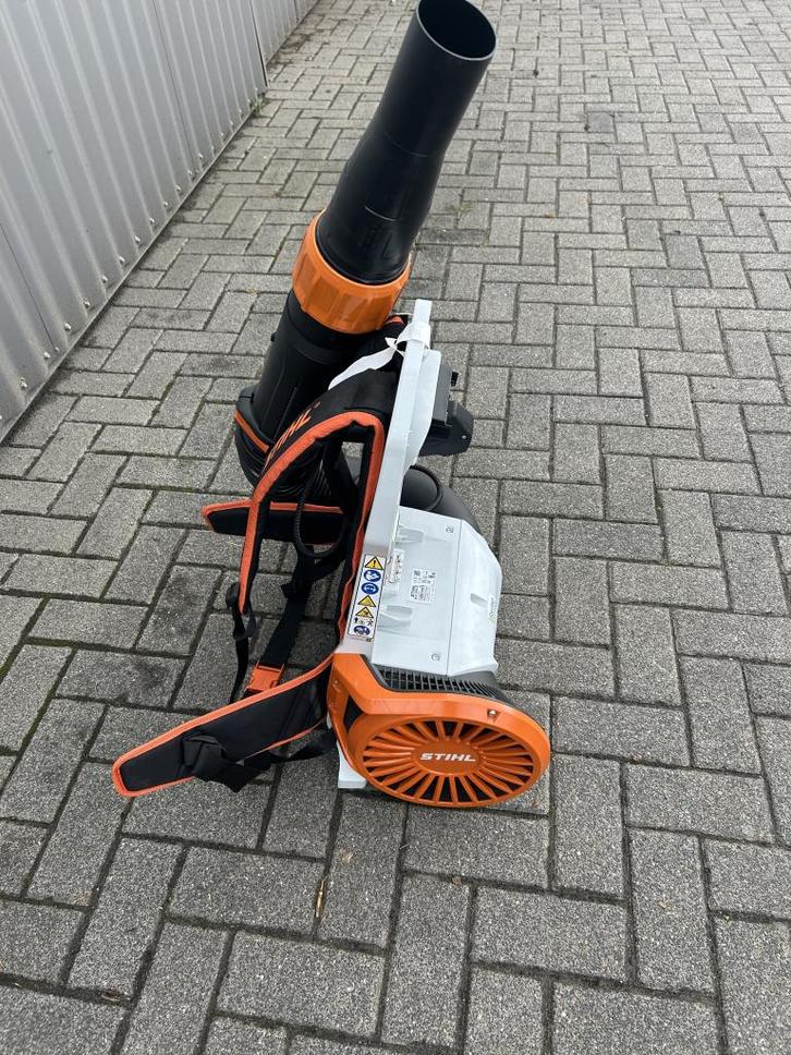 Demo BGA 300 accu rugblazer + accu adapter ADA1000, Tuin en Terras, Bladblazers, Zo goed als nieuw, Ruggedragen, Accu, Ophalen of Verzenden
