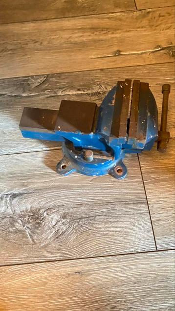 Bankschroef groot beschikbaar voor biedingen