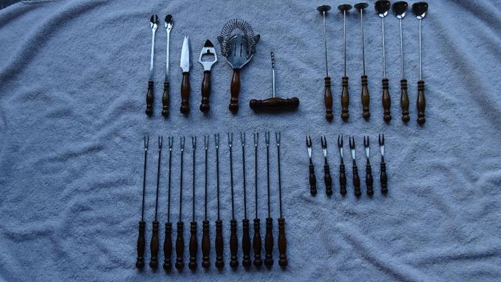 WMF Burgund cromargan-edelstaal bestek met houten heften, Antiek en Kunst, Antiek | Bestek, Ophalen of Verzenden