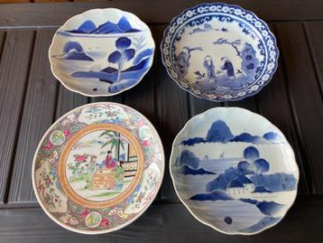 Vier antieke Japanse Chargers diameter tussen 29/31 cm  beschikbaar voor biedingen