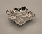 WMF Verzilverde Bladvormige Schaal met Bessen, Antiek en Kunst, Ophalen of Verzenden, Zilver