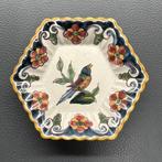 Bordje met decor vogel van Makkum Altena & Krooyenga, Antiek en Kunst, Ophalen