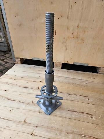 Voetspindel met voetstuk nieuw beschikbaar voor biedingen