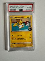 2020 Pokemon Futsal Pikachu on the ball 001 PSA 10, Hobby en Vrije tijd, Verzamelkaartspellen | Pokémon, Ophalen of Verzenden