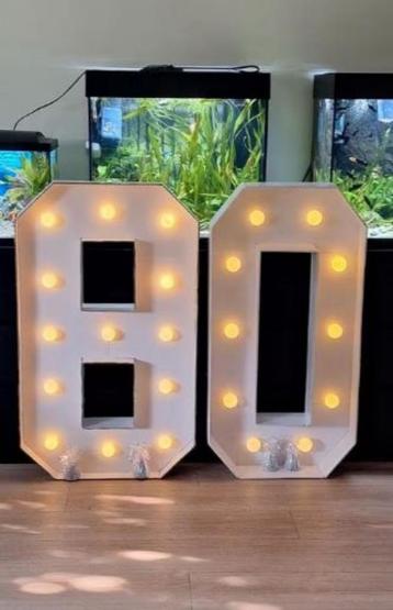 Lichtcijfers 80 te huur voor €40 beschikbaar voor biedingen