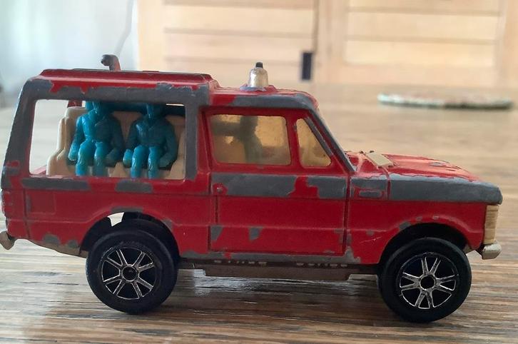 Oude Majorette Brandweerwagen Range Rover + brandweermannen, Hobby en Vrije tijd, Modelauto's | 1:24, Gebruikt, Bus of Vrachtwagen
