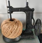 Decoratieve gietijzer naaimachine, Ophalen, Zo goed als nieuw