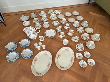 Antiek servies beschikbaar voor biedingen