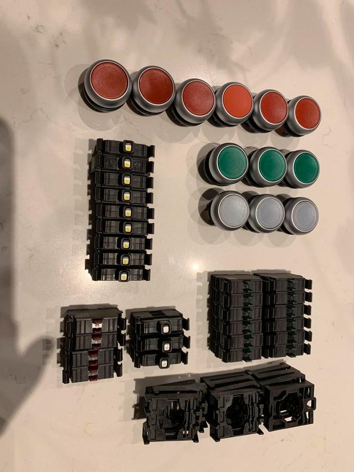 Eaton drukknoppen, schakelelementen en led elementen, Hobby en Vrije tijd, Elektronica-componenten, Nieuw, Ophalen of Verzenden