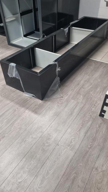 Metalen plantenbak 267x66.5x40 in zwart 9005. SHOWROOM MODEL beschikbaar voor biedingen
