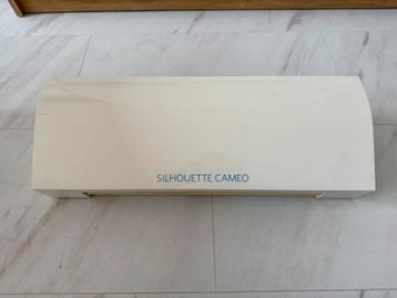 Silhouette Cameo 3 + accessoires beschikbaar voor biedingen
