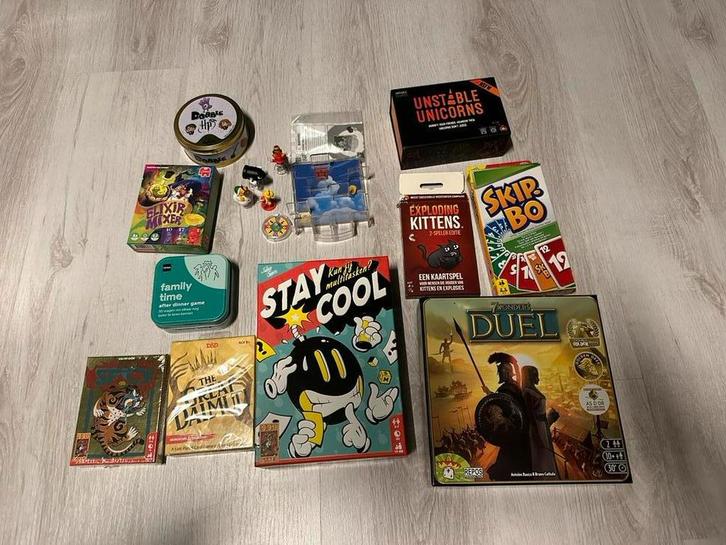 Diverse spellen: Duel, unstable unicorns, dobble, skipbo, Hobby en Vrije tijd, Gezelschapsspellen | Kaartspellen, Zo goed als nieuw