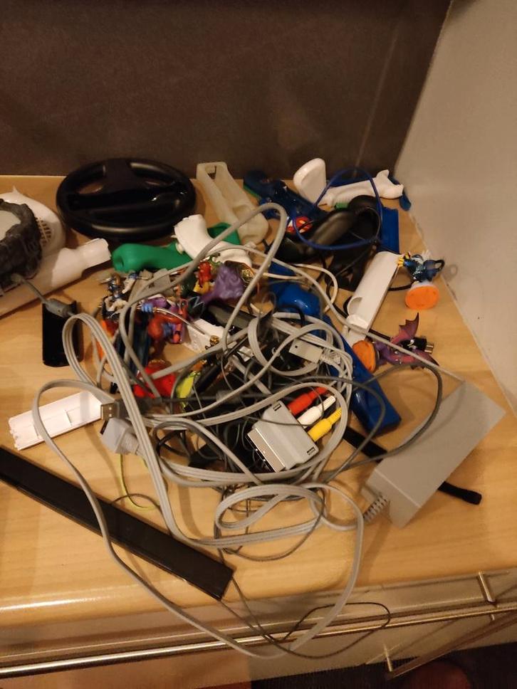 Nintendo Wii - Diverse Accessoires, Spelcomputers en Games, Spelcomputers | Nintendo Wii, Zo goed als nieuw, Met 1 controller