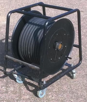 Multikabel 50 kanalen, 30 meter beschikbaar voor biedingen