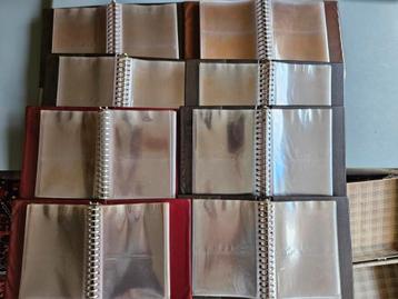 8 ansichtkaarten/ fotoalbums in antieke koffer beschikbaar voor biedingen
