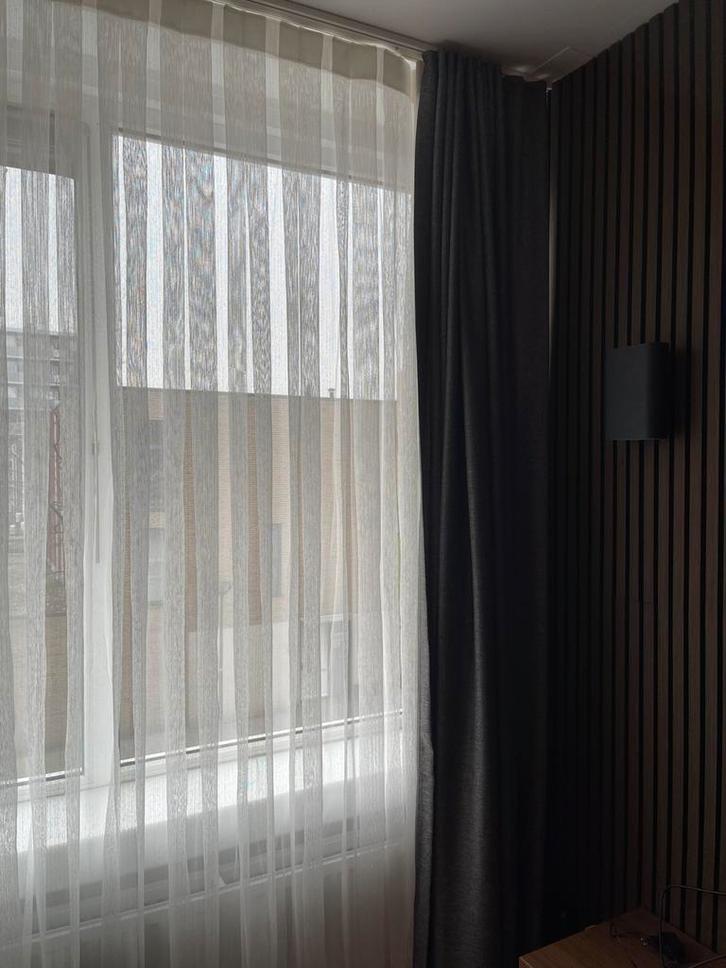 Inbetween Gordijnen Wit - 2 Stuks (Grote Maten- 8.6 meter), Huis en Inrichting, Stoffering | Gordijnen en Lamellen, Gebruikt, 200 cm of meer