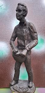 De Zaaier.  Zwaar bronzen sculptuur. CeHaVe.  22 cm., Verzamelen, Ophalen, Zo goed als nieuw, Mens