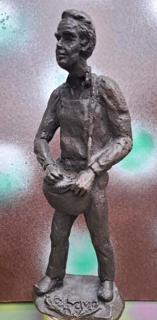 De Zaaier.  Zwaar bronzen sculptuur. CeHaVe.  22 cm., Verzamelen, Beelden en Beeldjes, Zo goed als nieuw, Mens, Ophalen
