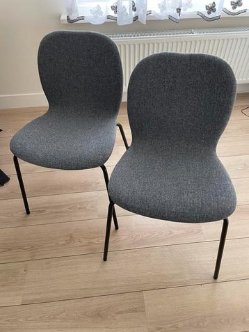 2 IKEA Karlpetter stoelen, grijs/zwart beschikbaar voor biedingen