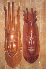 2 houten Afrikaanse maskers, Ophalen