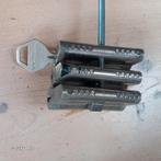 Drie gelijkluidende LIPS cilindersloten met sleutel, Doe-het-zelf en Verbouw, Hang- en Sluitwerk, Ophalen of Verzenden, Gebruikt