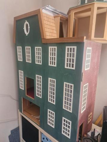 Nog af te bouwen poppenhuis  beschikbaar voor biedingen