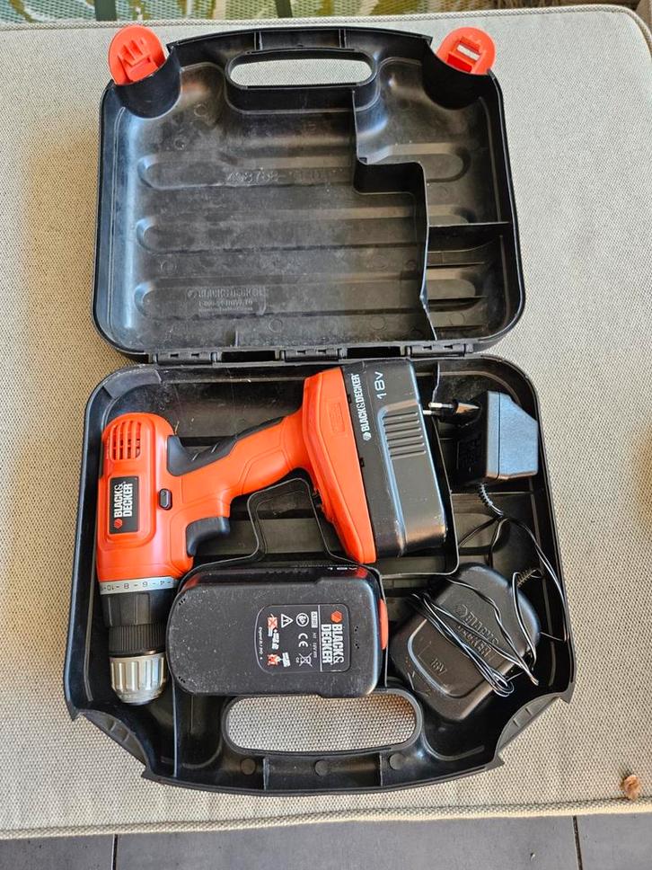 Black & Decker Schroef-/Boormachine + Bitset, Doe-het-zelf en Verbouw, Gereedschap | Boormachines, Gebruikt, Boor- en Schroefmachine