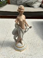 Porcelein beeldje Vrouw met Hert, Antiek en Kunst, Ophalen of Verzenden