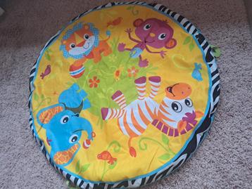 Speelkleed met dieren beschikbaar voor biedingen