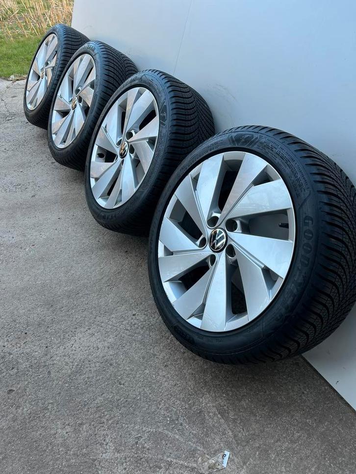 Originele Volkswagen golf 8 Belmont 17 inch winterbanden, Auto-onderdelen, Banden en Velgen, Banden en Velgen, Winterbanden, 17 inch