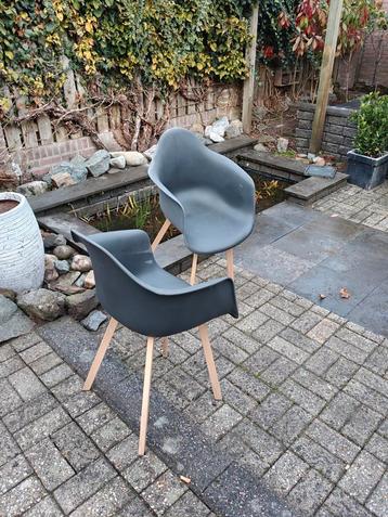 Tuinstoelen  beschikbaar voor biedingen