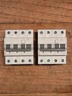 2x ETI aardlekautomaat C25 / 0,3A (300mA) 3P+N, Hobby en Vrije tijd, Ophalen of Verzenden, Zo goed als nieuw