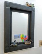 Spiegel van hout mat grijs modern robuuste stijl 58 x 78 cm, Ophalen of Verzenden, Zo goed als nieuw, Minder dan 100 cm, Rechthoekig